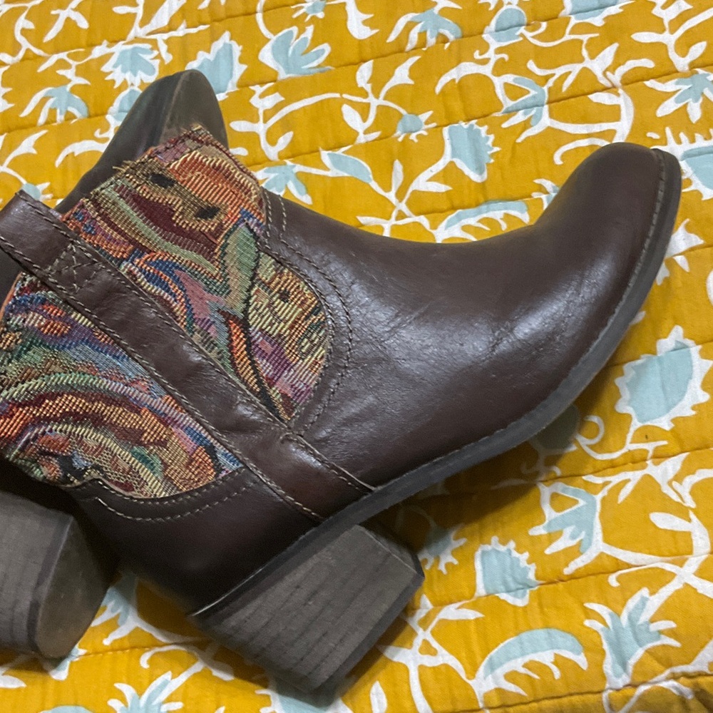LOGG H & M Ankle Boots with Multicolor Tapestry